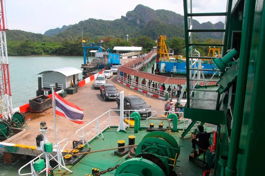 Taxi from Phuket airport to Don Sak pier
